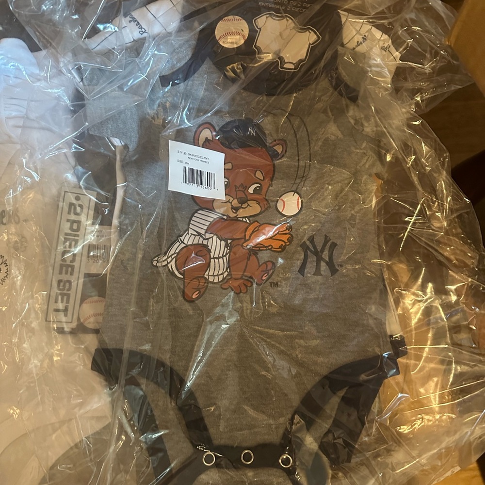 NY YANKEES BABY ONESIES.